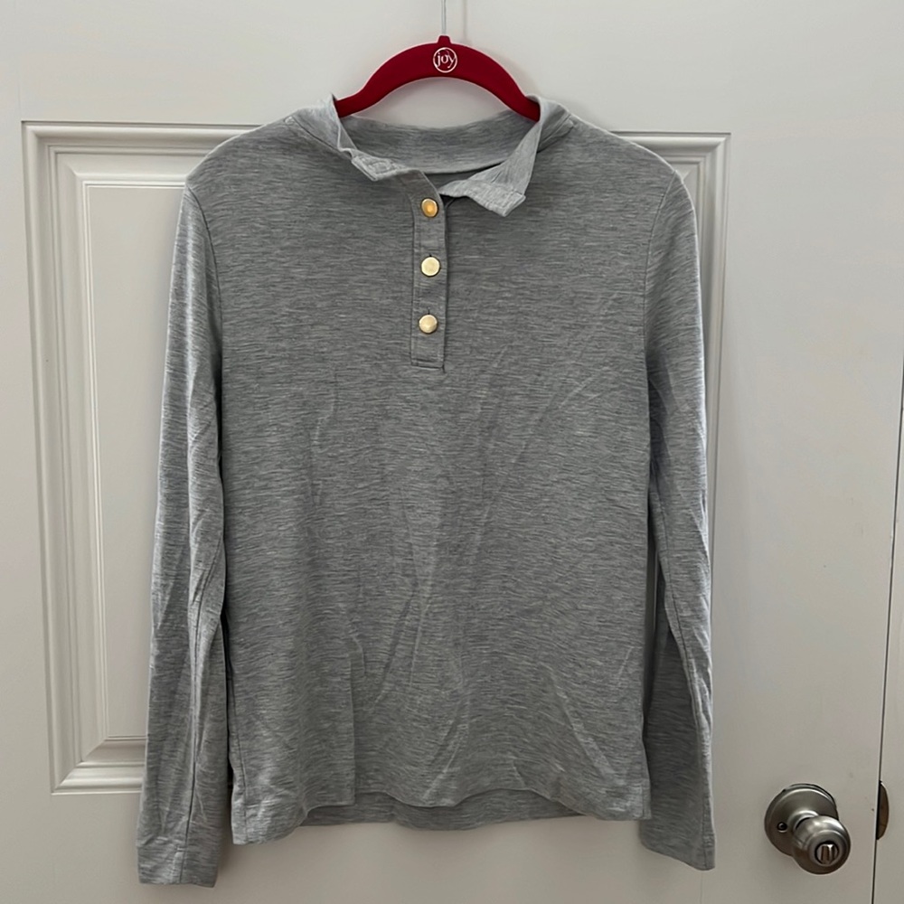 Casual long sleeve with gold buttons